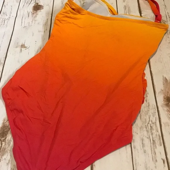 ❗️5/$25❗️Ombré Halter Swimsuit - Picture 3 of 4